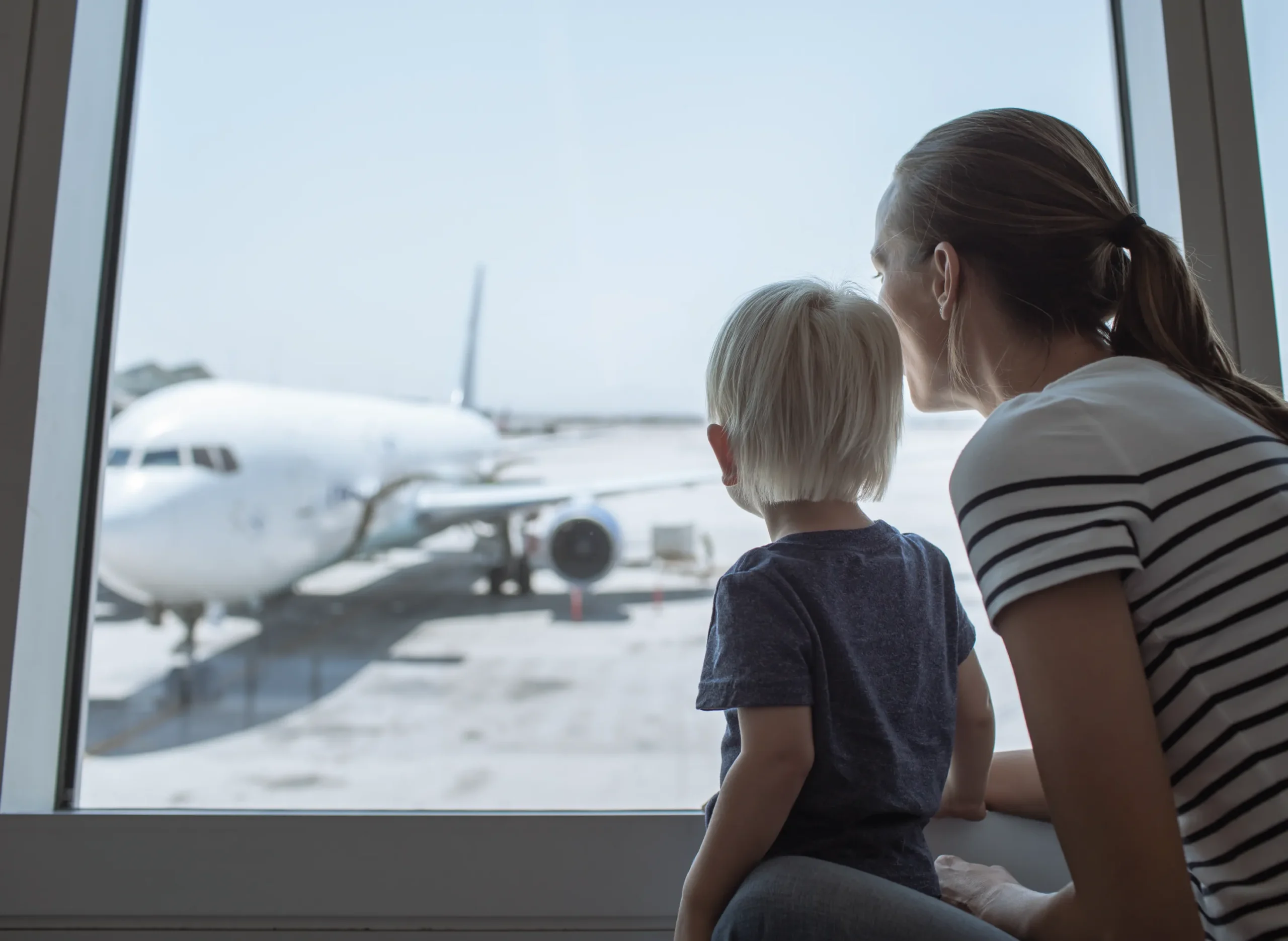mom and child looking at an airplane